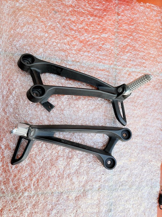 Estriberas Traseras Yamaha MT-07 (2021-2024)