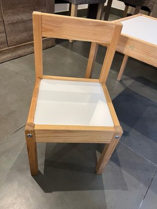 Mesa y Sillas Infantiles IKEA Madera