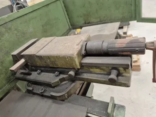 Fresadora Lagun FTV-S2 con mordaza Arnold