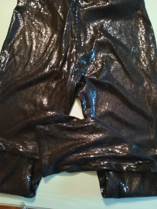 Pantaloni neri con paillettes