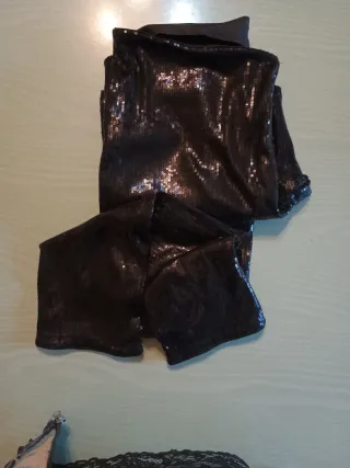 Pantaloni neri con paillettes