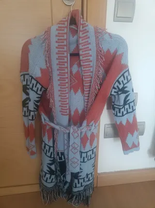 Jersey largo con cinturón y flecos