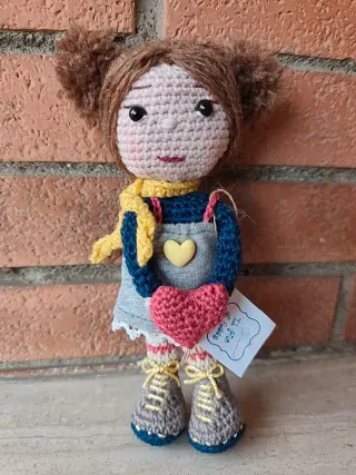 Bambola fatta a mano con cuore