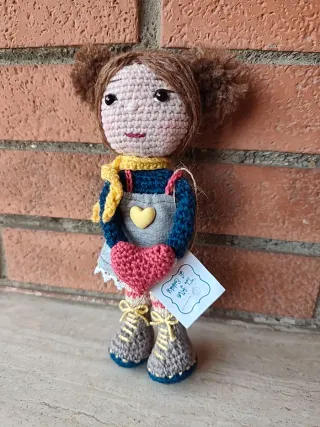 Bambola fatta a mano con cuore