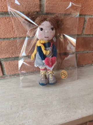 Bambola fatta a mano con cuore