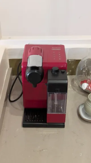 Cafetera DeLonghi Nespresso Roja