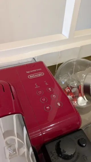Cafetera DeLonghi Nespresso Roja