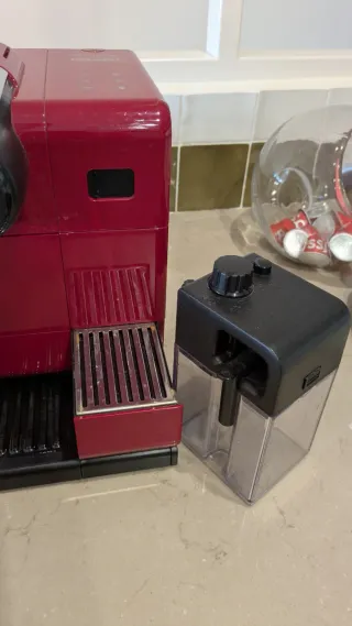 Cafetera DeLonghi Nespresso Roja