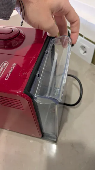 Cafetera DeLonghi Nespresso Roja