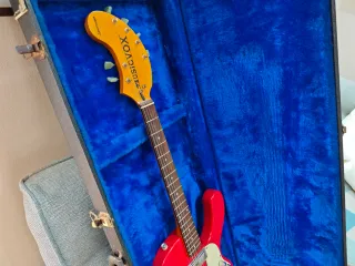 Guitarra eléctrica Musicvox Spaceranger Roja.