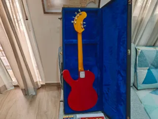 Guitarra eléctrica Musicvox Spaceranger Roja.