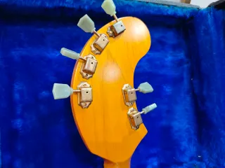 Guitarra eléctrica Musicvox Spaceranger Roja.