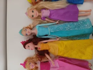 Lote de 11 muñecas variadas