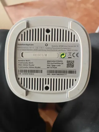 Vodafone GigaCube (con tarjeta SIM)