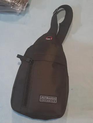 Bandolera cruzada hombre negra