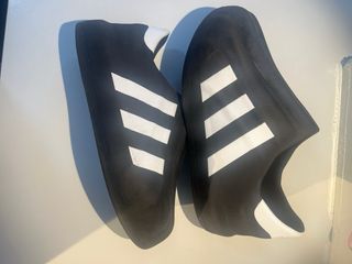 Zapatillas Adidas Negras y Blancas
