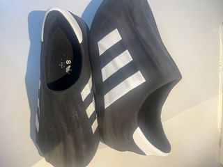 Zapatillas Adidas Negras y Blancas