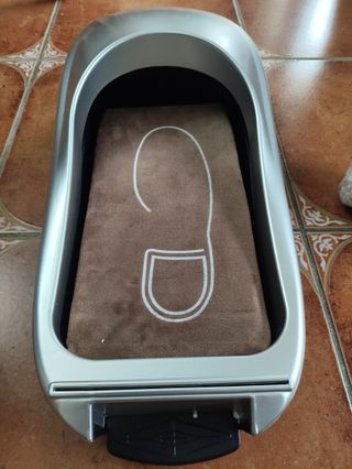 Dispensador automático de película para zapatos