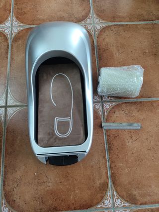 Dispensador automático de película para zapatos