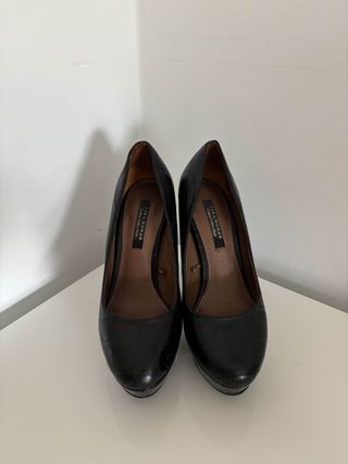 Zapatos de tacón Zara negros