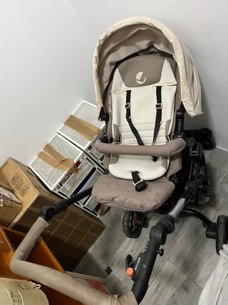 Carrito de bebé con maxicosi