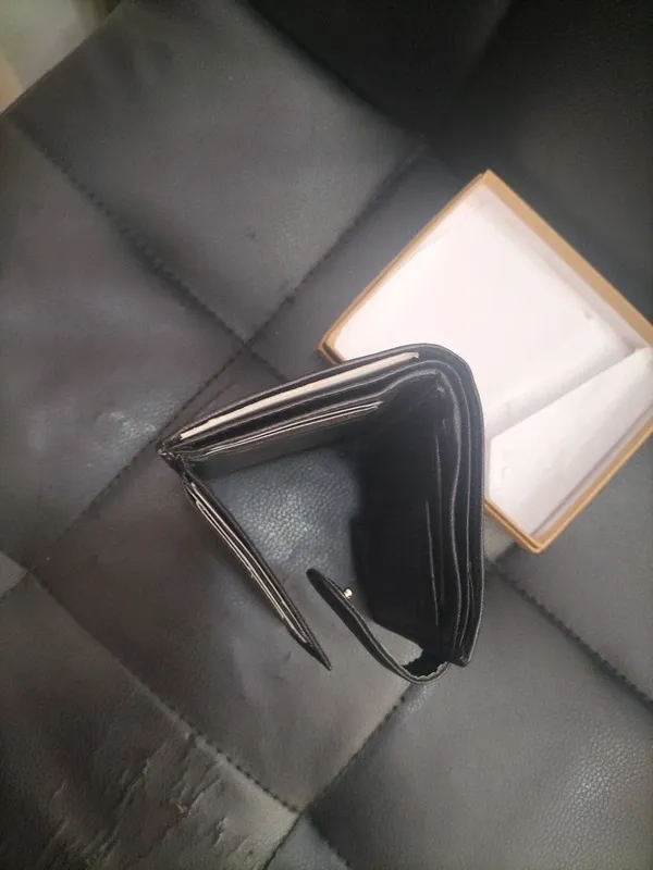 Cartera de piel negra sin estrenar