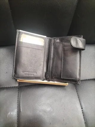 Cartera de piel negra sin estrenar