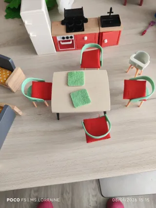 Casa de muñecas y accesorios