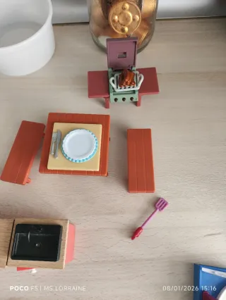 Casa de muñecas y accesorios