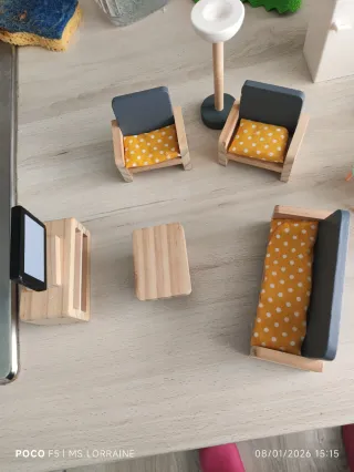 Casa de muñecas y accesorios