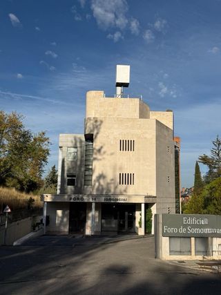 La oficina que tu negocio merece. Muy Luminosa