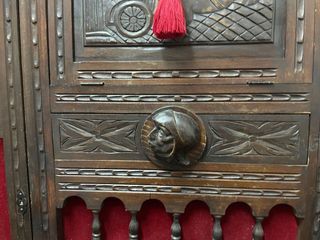 Conjunto despacho Castellano madera tallada,