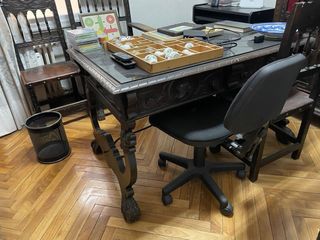 Conjunto despacho Castellano madera tallada,