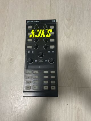 Pack de dos ControladoresDJ Traktor Kontrol X1 MK2