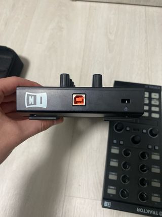 Pack de dos ControladoresDJ Traktor Kontrol X1 MK2