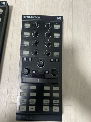 Pack de dos ControladoresDJ Traktor Kontrol X1 MK2