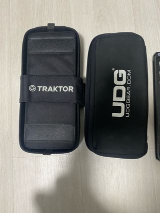 Pack de dos ControladoresDJ Traktor Kontrol X1 MK2