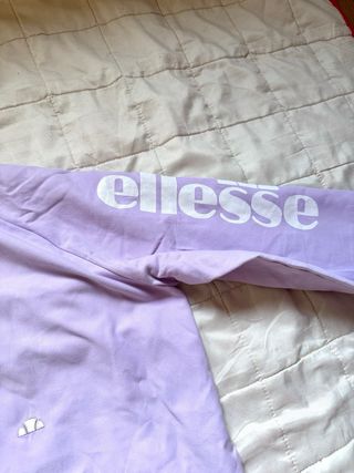 Accappatoio lilla con cappuccio e tasche