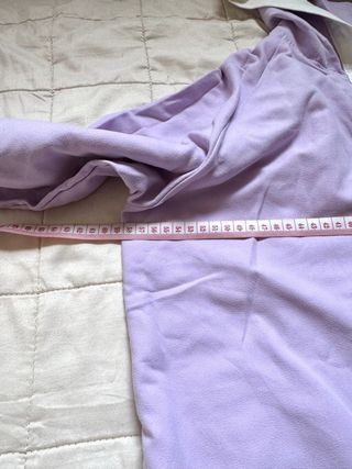 Accappatoio lilla con cappuccio e tasche