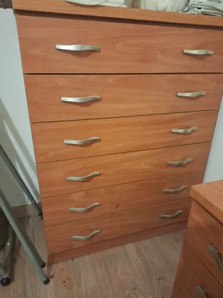 Cómoda de madera para dormitorio
