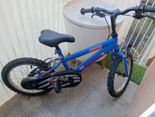 Bicicleta infantil azul SHOWA