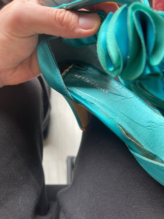 Tacones elegantes color verde azulado