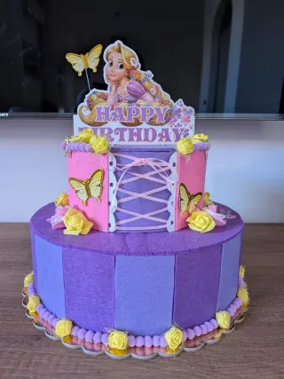 Torta scenografica Finta tema Rapunzel