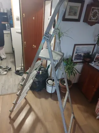 Escalera aluminio 6 peldaños