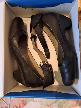 Zapato piel tacón bajo