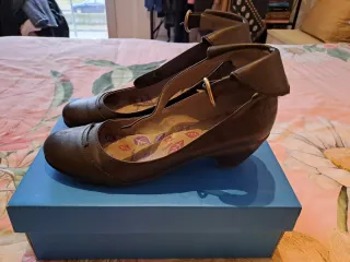 Zapato piel tacón bajo