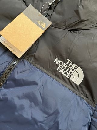 Abrigo The North Face azul y negro