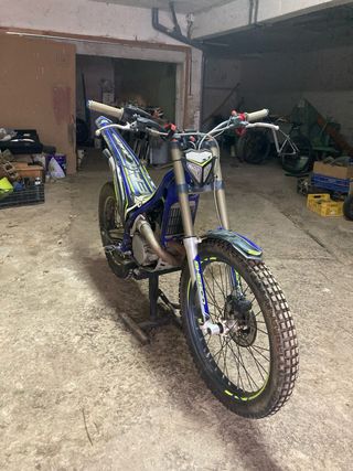 Moto de trial Matriculada