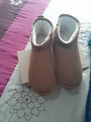 Botas estilo UGG beige/marrón