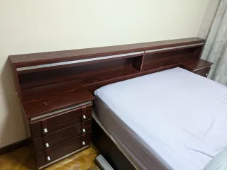 Cabecero de cama con 2 mesitas de noche